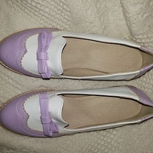 Regalo Lavender and White shoes NWOT